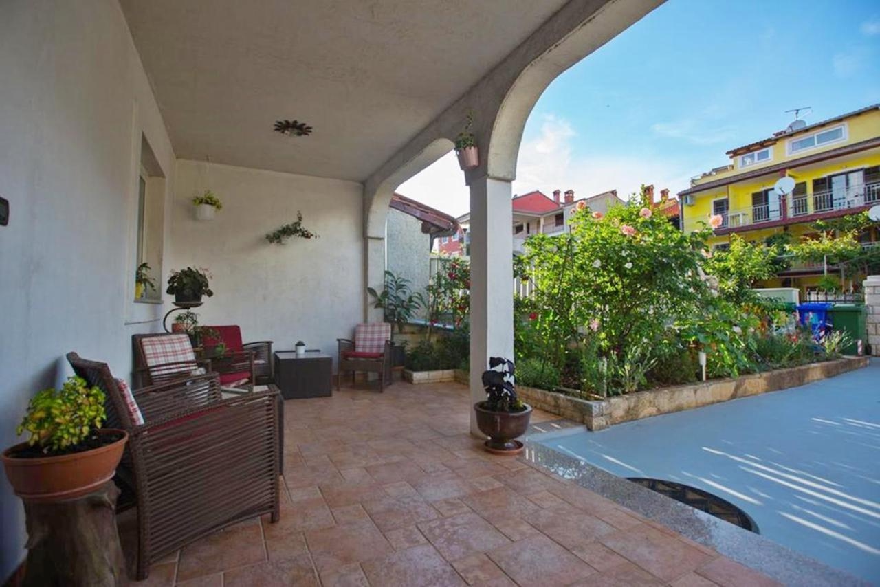 Guest House Casa Mia - Rooms & Apartments Ровинь Экстерьер фото