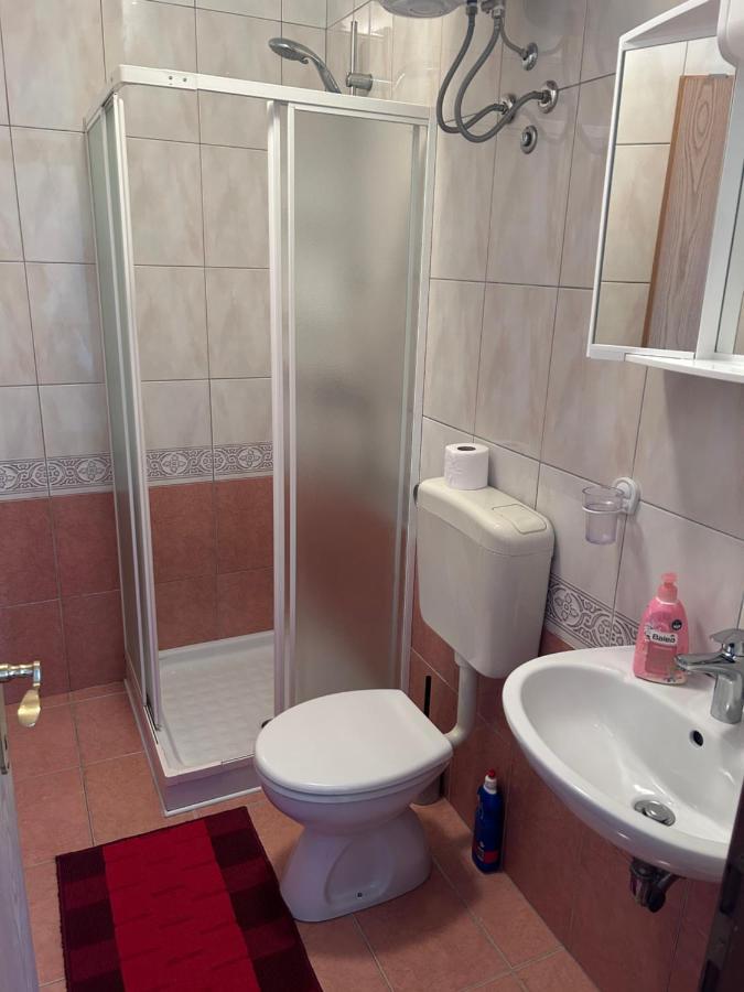 Guest House Casa Mia - Rooms & Apartments Ровинь Экстерьер фото