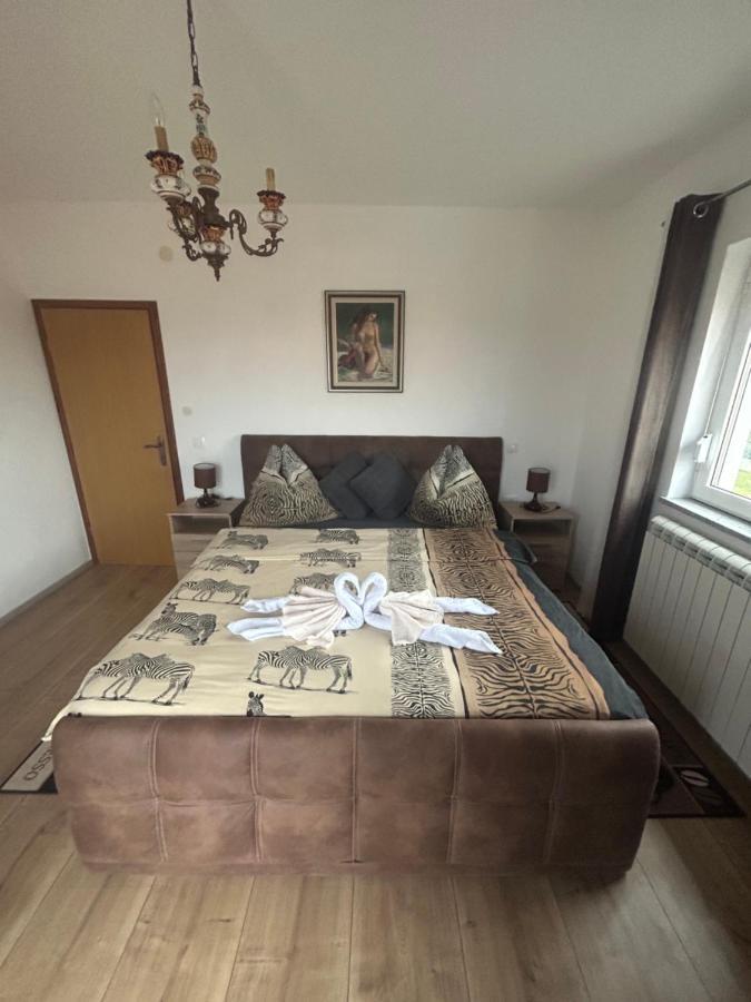 Guest House Casa Mia - Rooms & Apartments Ровинь Экстерьер фото