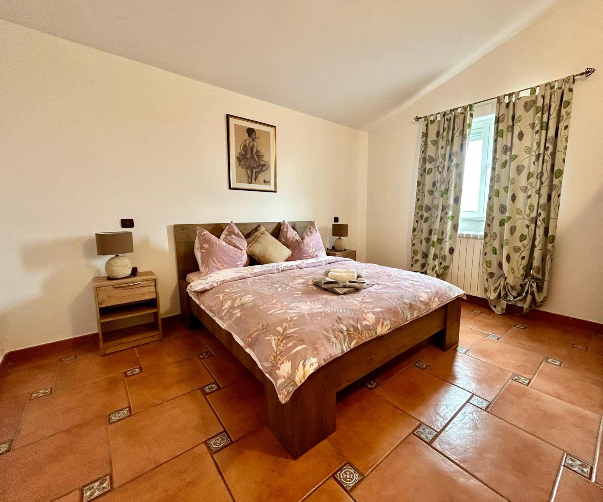 Guest House Casa Mia - Rooms & Apartments Ровинь Экстерьер фото