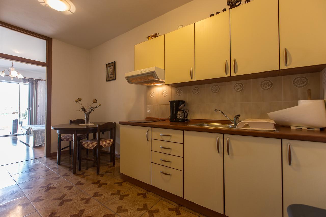 Guest House Casa Mia - Rooms & Apartments Ровинь Экстерьер фото